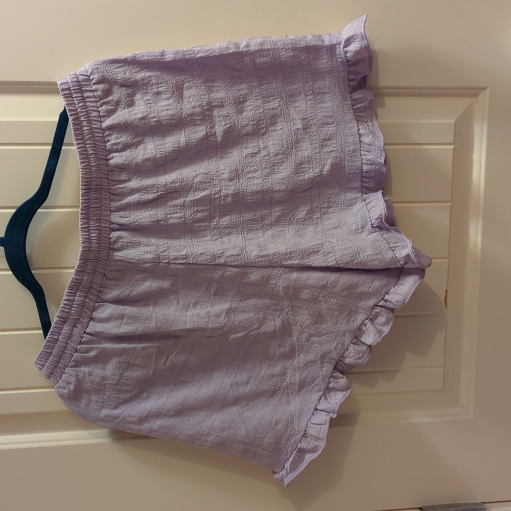 Noize 🇨🇦 Lilac Textured Ruffle Shorts - Picture 3 of 3